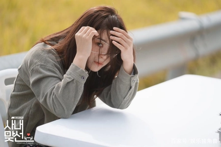 《社内相亲》凭土甜上头，国产剧“套路”开始反向输出韩国了？(社内恋爱残酷史韩剧什么时候播出)